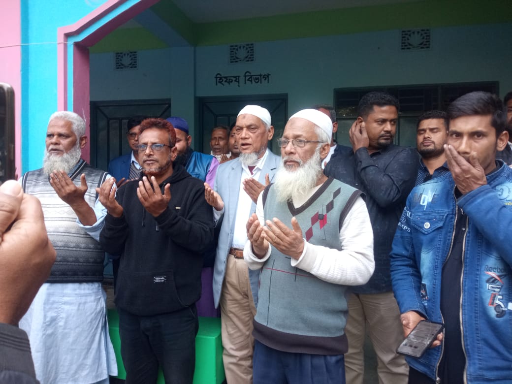 সাবেক প্রধানমন্ত্রী বেগম খালেদা জিয়ার রুহের মাগফিরাত কামনায় দোয়া মাহফিল ও রান্না করা খাবার বিতরণ